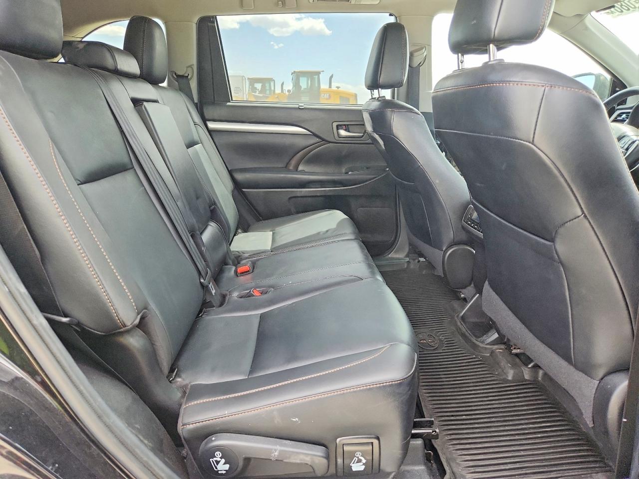 2019 TOYOTA HIGHLANDER XLE photo 11