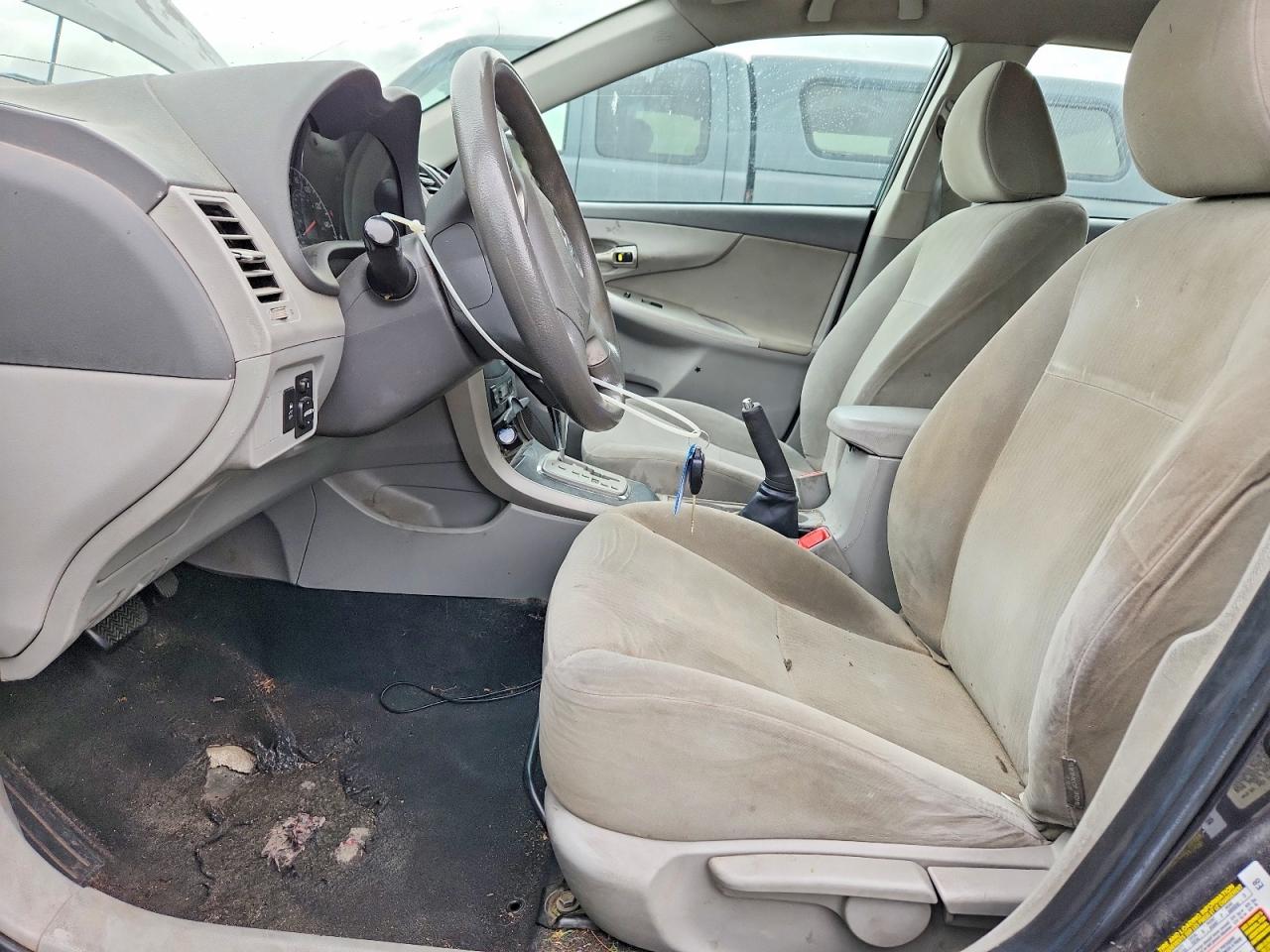 2010 TOYOTA COROLLA LE photo 13
