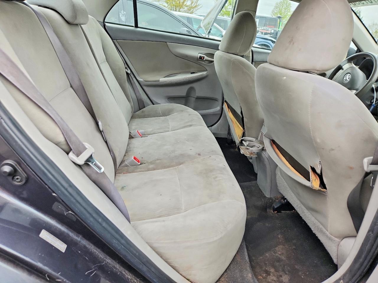 2010 TOYOTA COROLLA LE photo 19