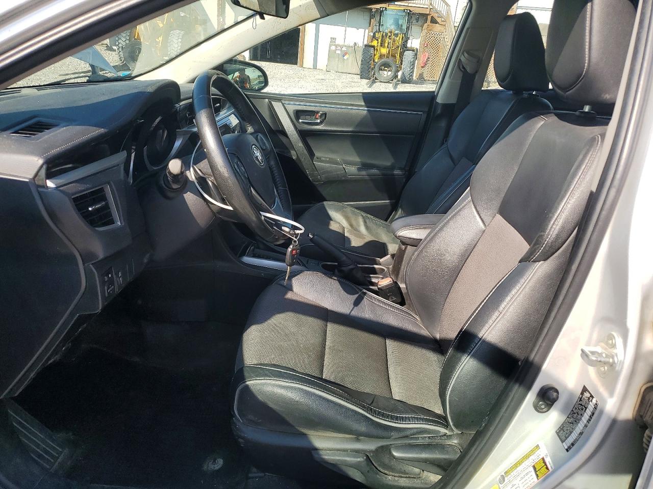 2016 TOYOTA COROLLA S photo 13