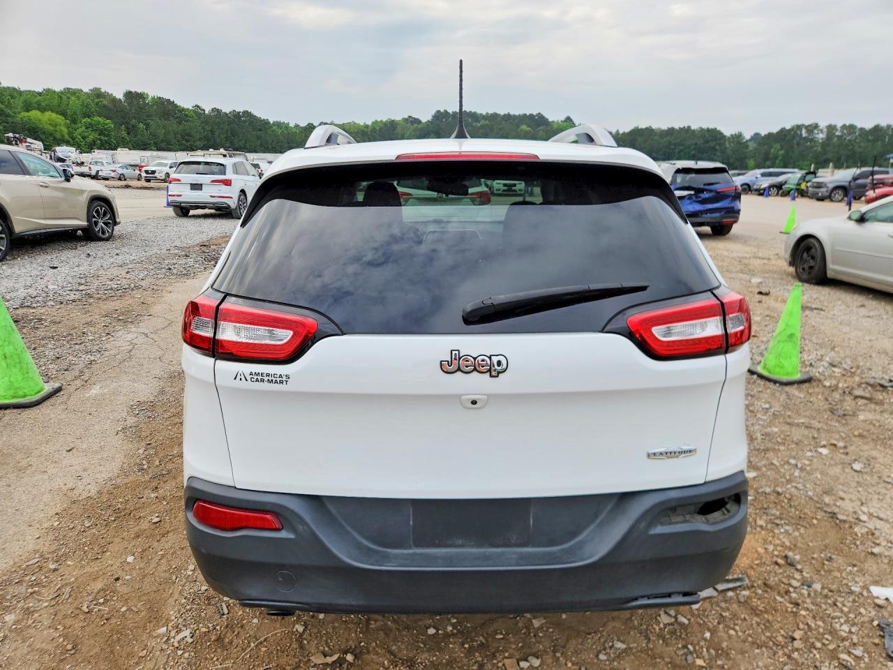 2016 JEEP CHEROKEE LATITUDE photo 11