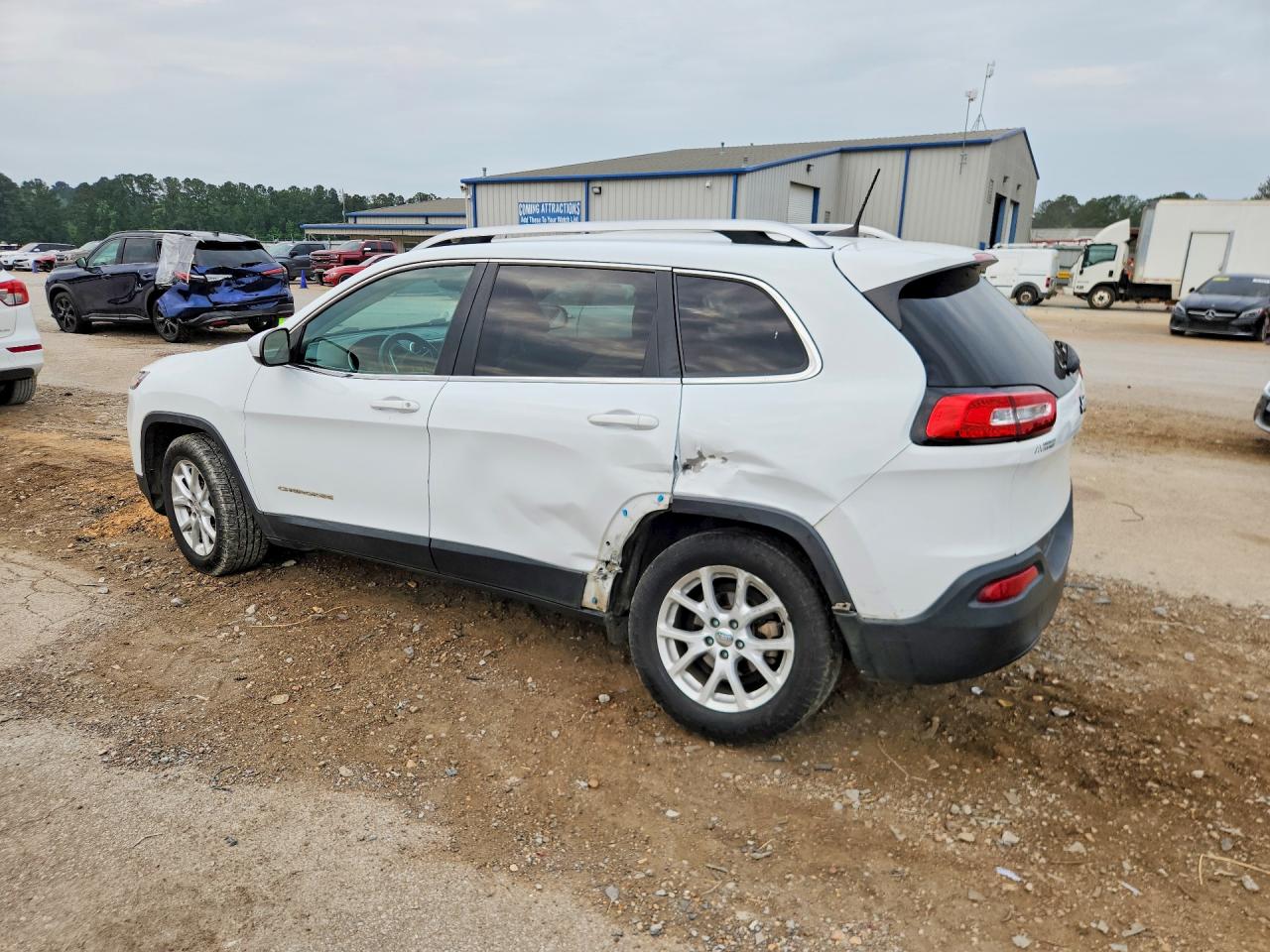 2016 JEEP CHEROKEE LATITUDE photo 3