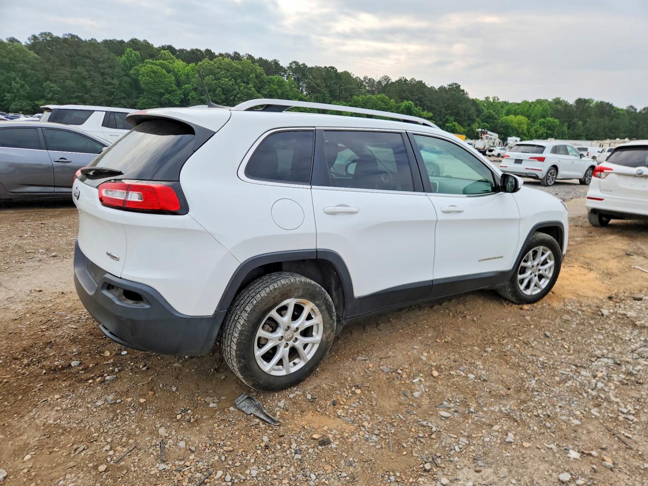 2016 JEEP CHEROKEE LATITUDE photo 5