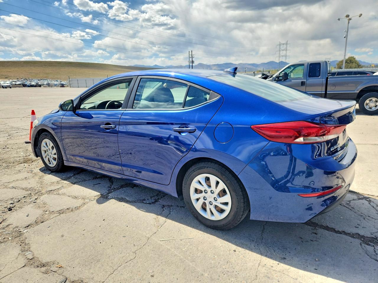 2017 HYUNDAI ELANTRA SE photo 4