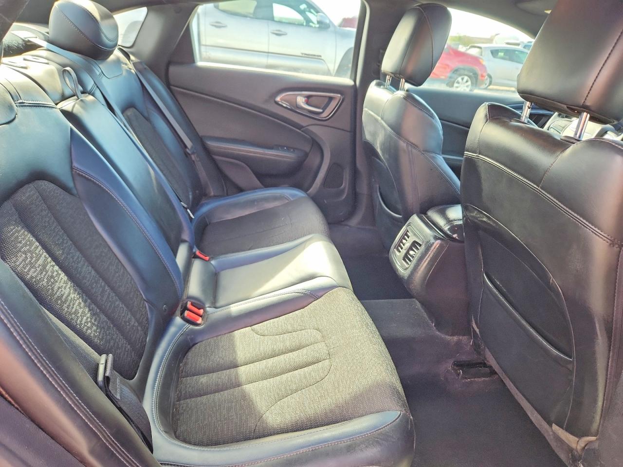 2015 CHRYSLER 200 S photo 19