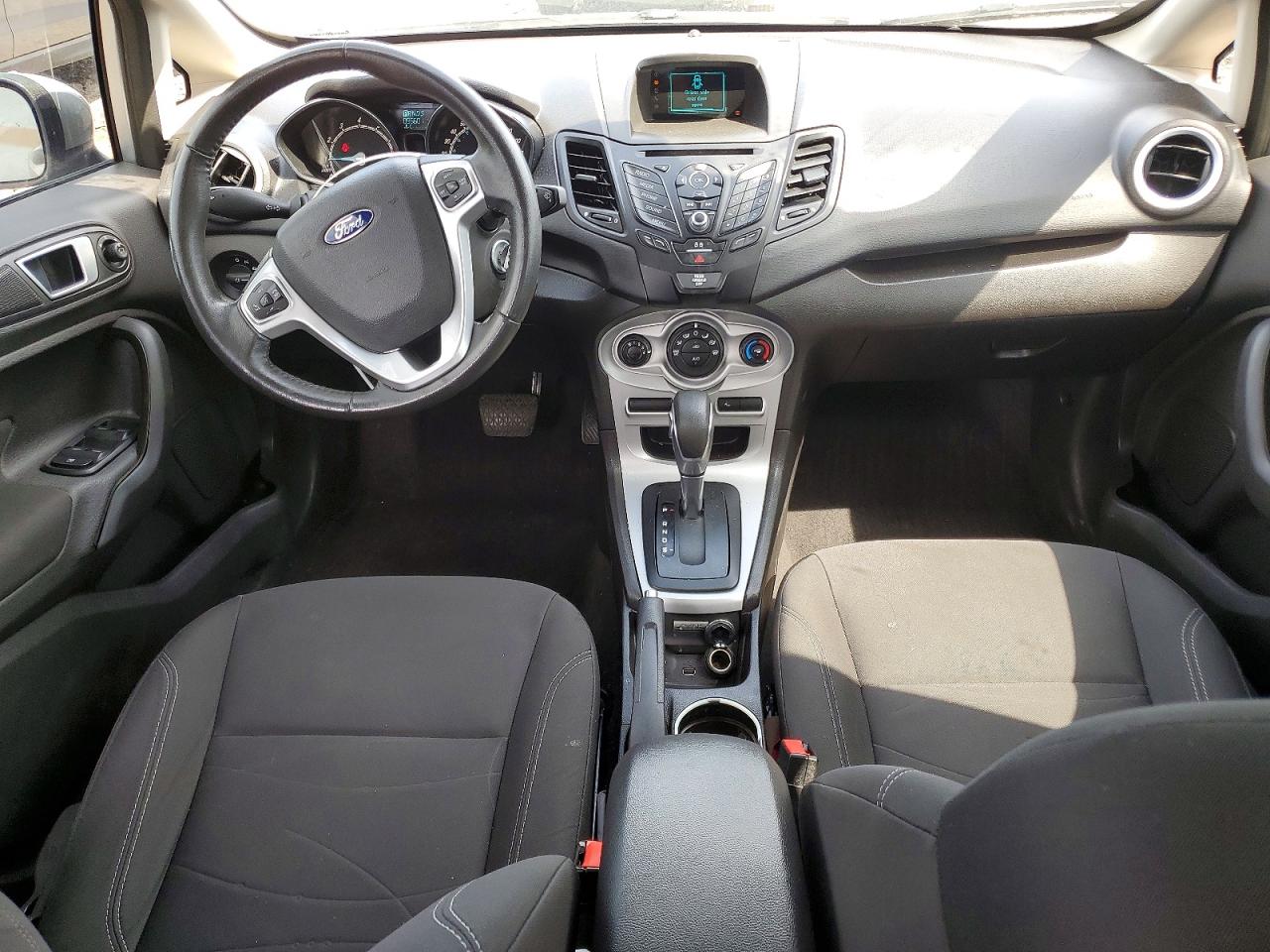 2015 FORD FIESTA SE photo 22