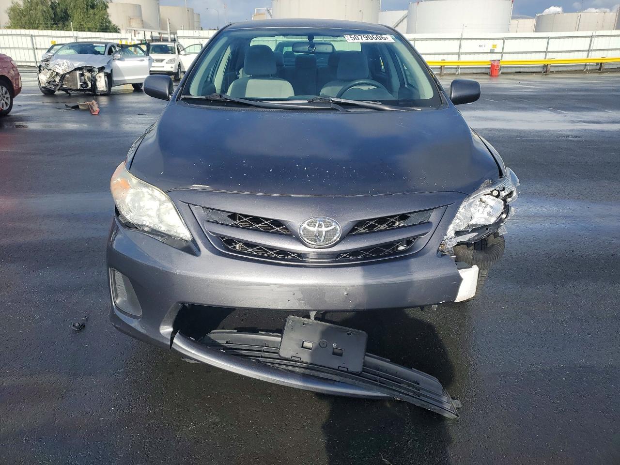 2011 TOYOTA COROLLA LE photo 5