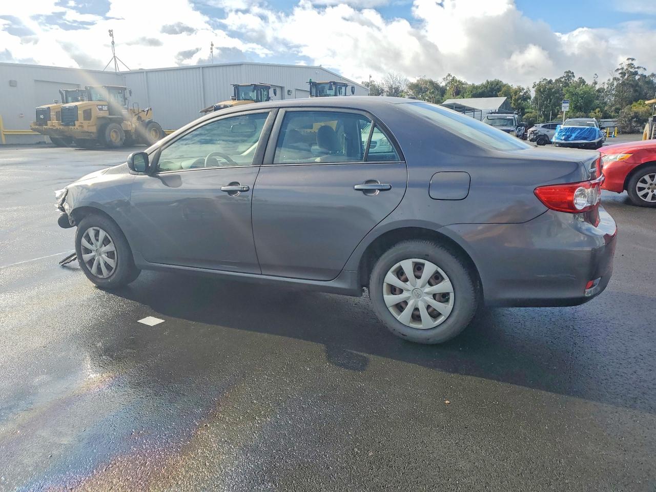 2011 TOYOTA COROLLA LE photo 2