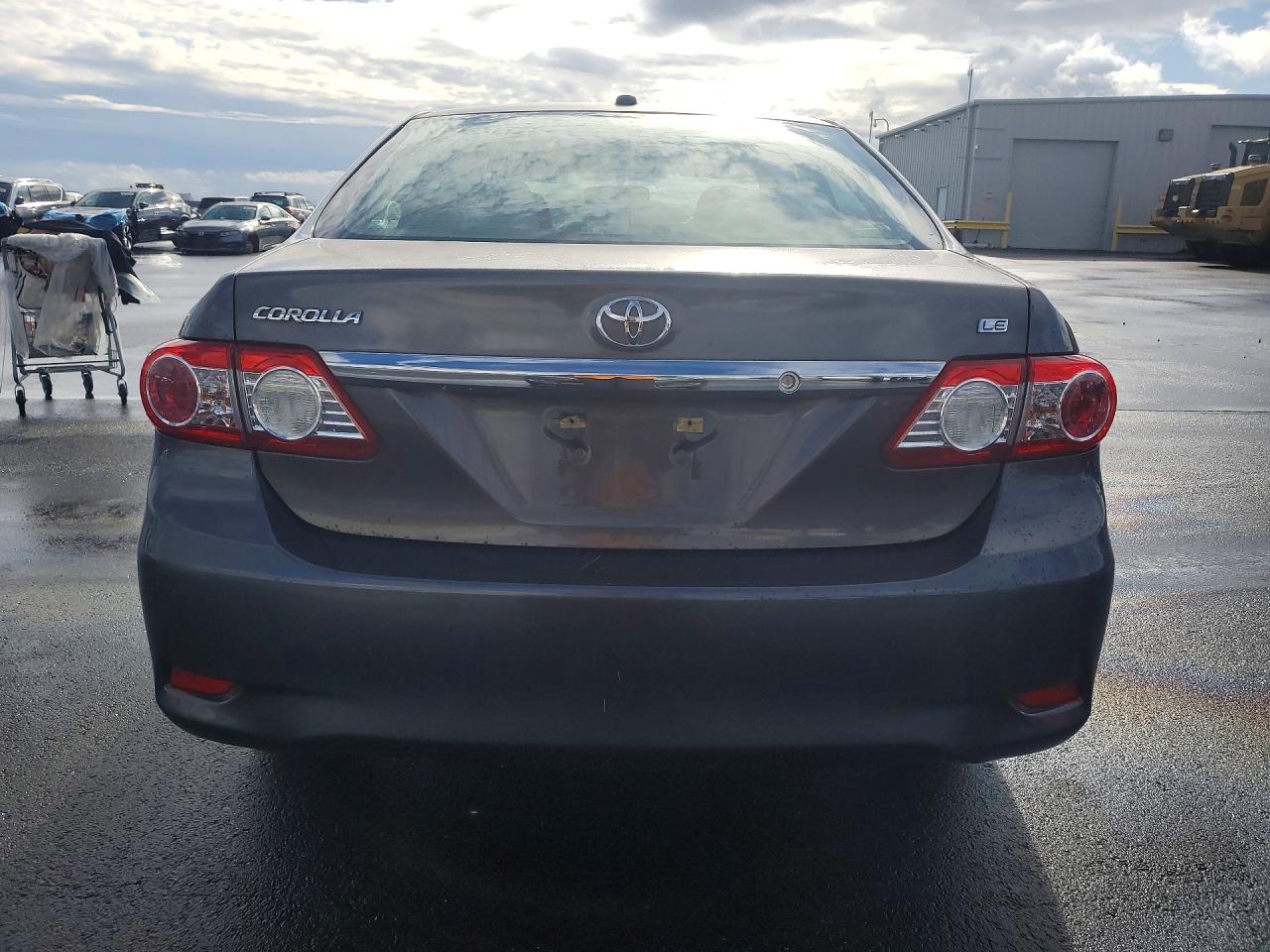 2011 TOYOTA COROLLA LE photo 6