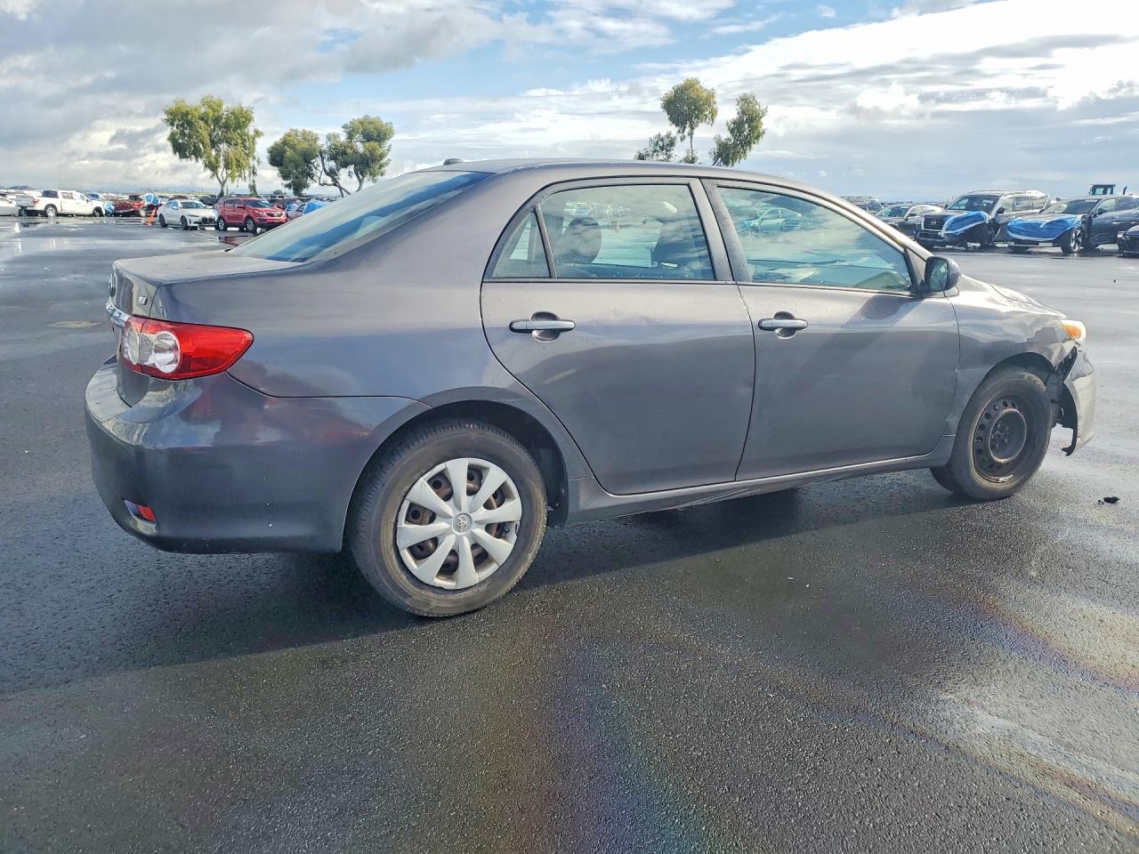 2011 TOYOTA COROLLA LE photo 3