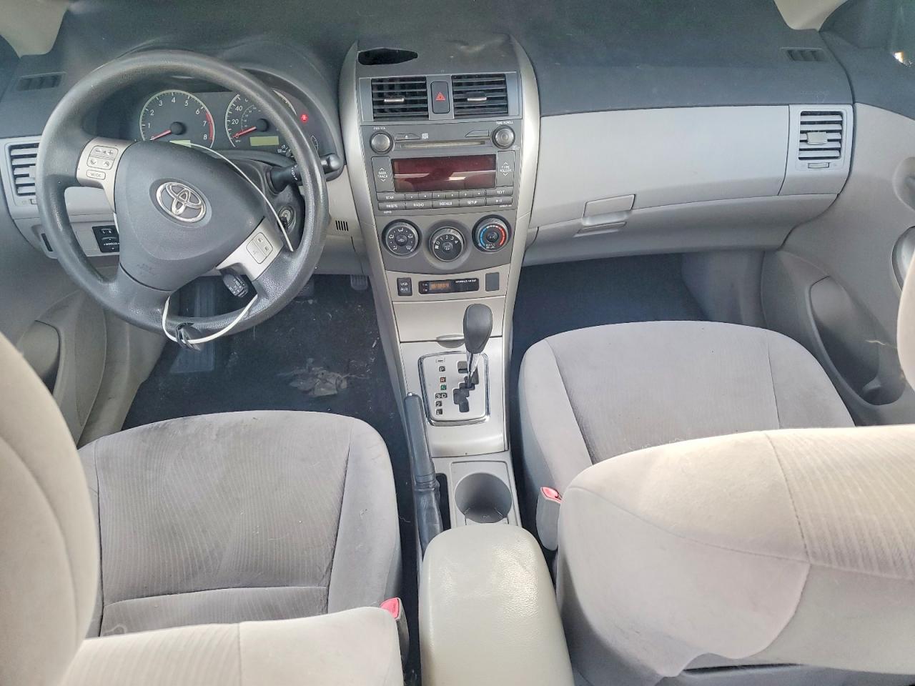2011 TOYOTA COROLLA LE photo 8