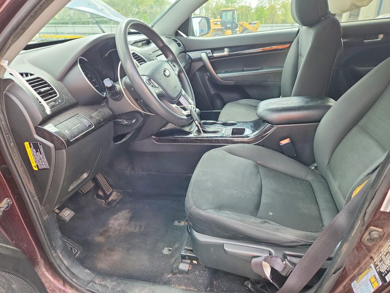 2015 KIA SORENTO LX photo 13