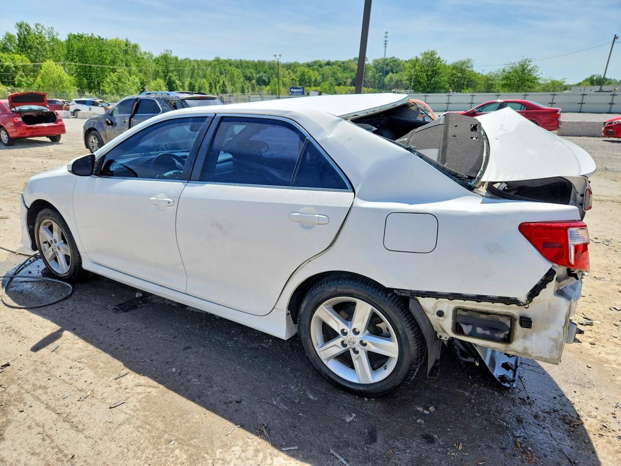 2013 TOYOTA CAMRY SE photo 4