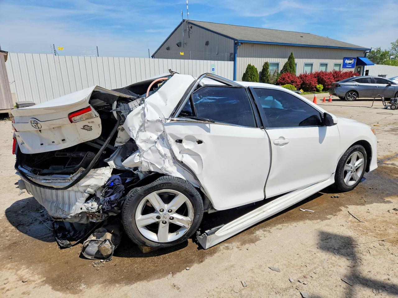 2013 TOYOTA CAMRY SE photo 7