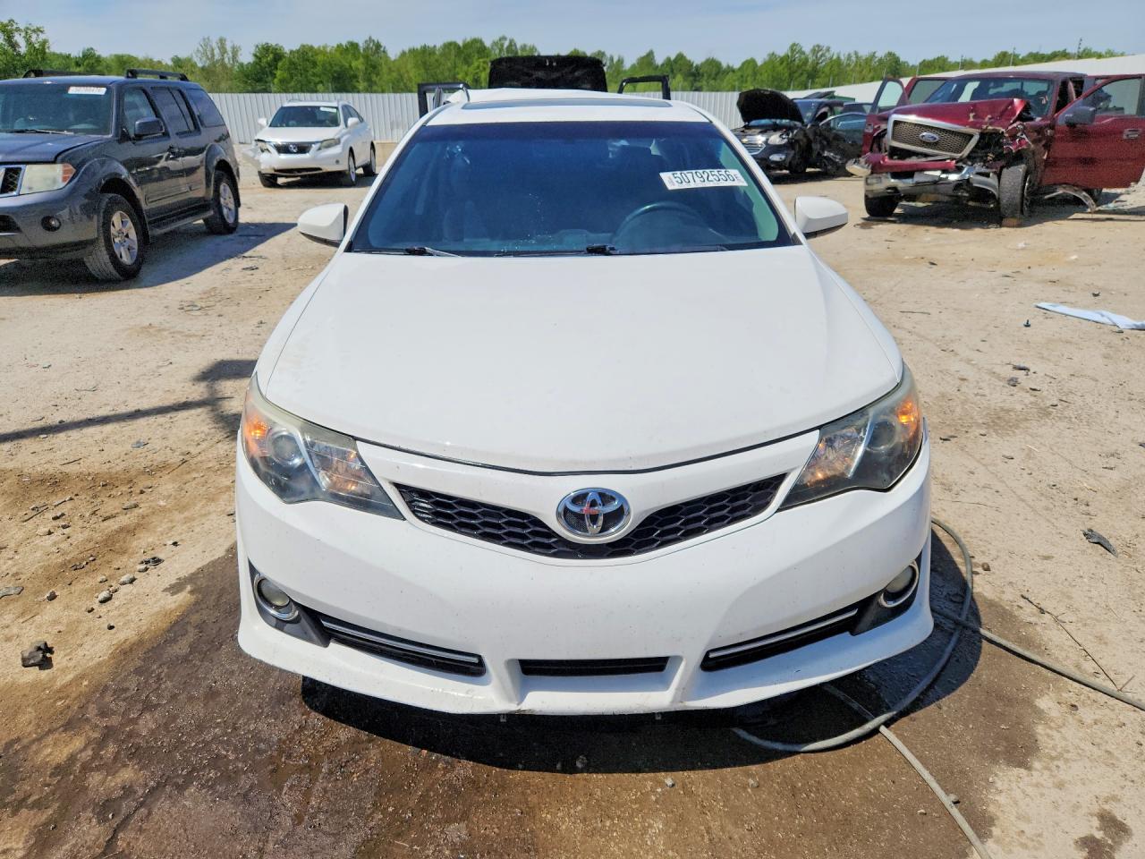 2013 TOYOTA CAMRY SE photo 13