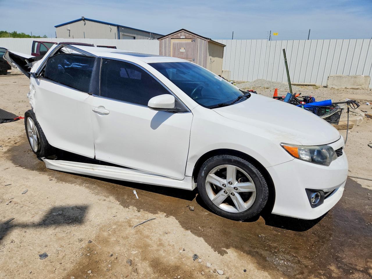 2013 TOYOTA CAMRY SE photo 10