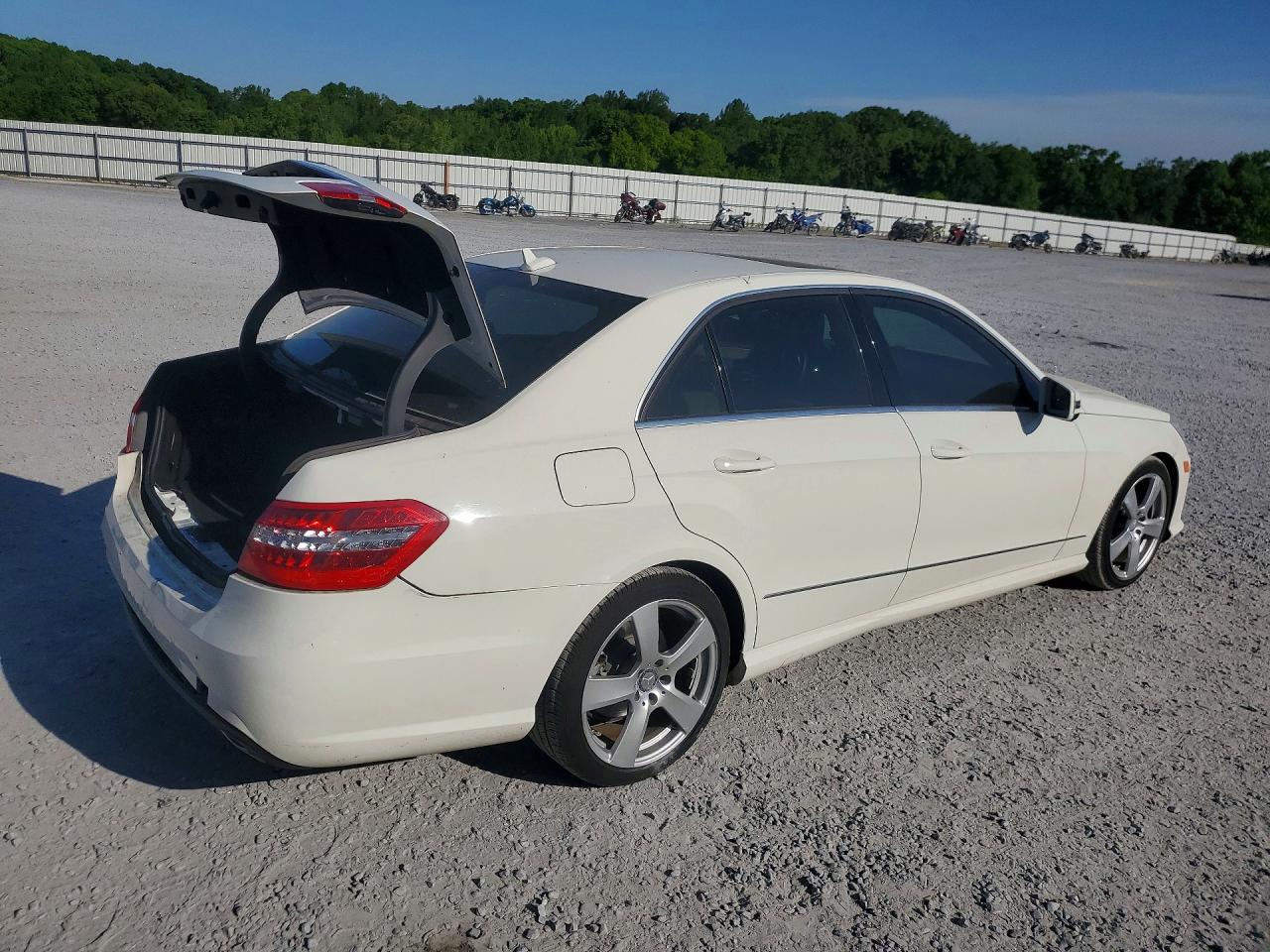 2011 MERCEDES-BENZ E 350 photo 3