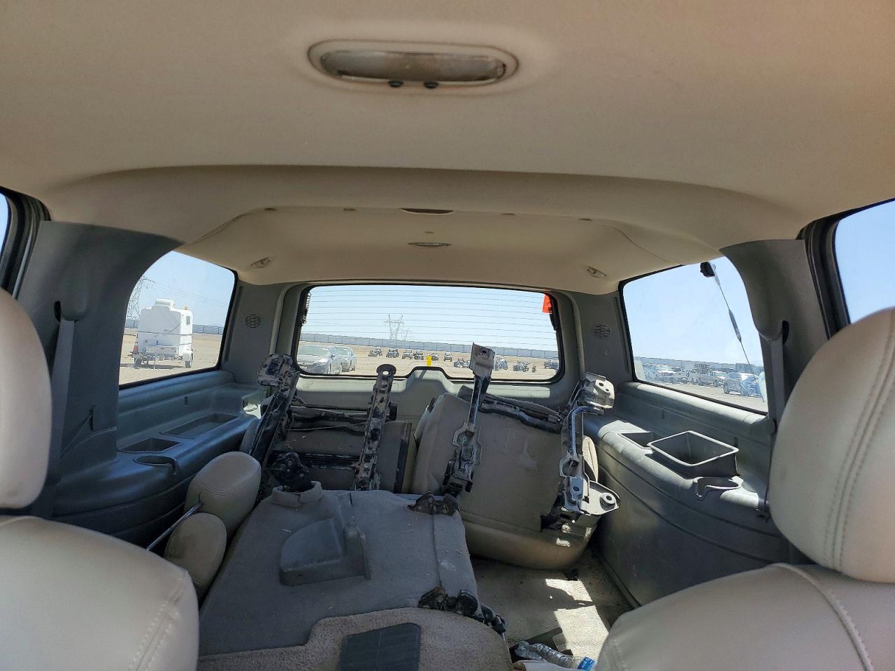 2001 CHEVROLET SUBURBAN C2500  LT photo 19