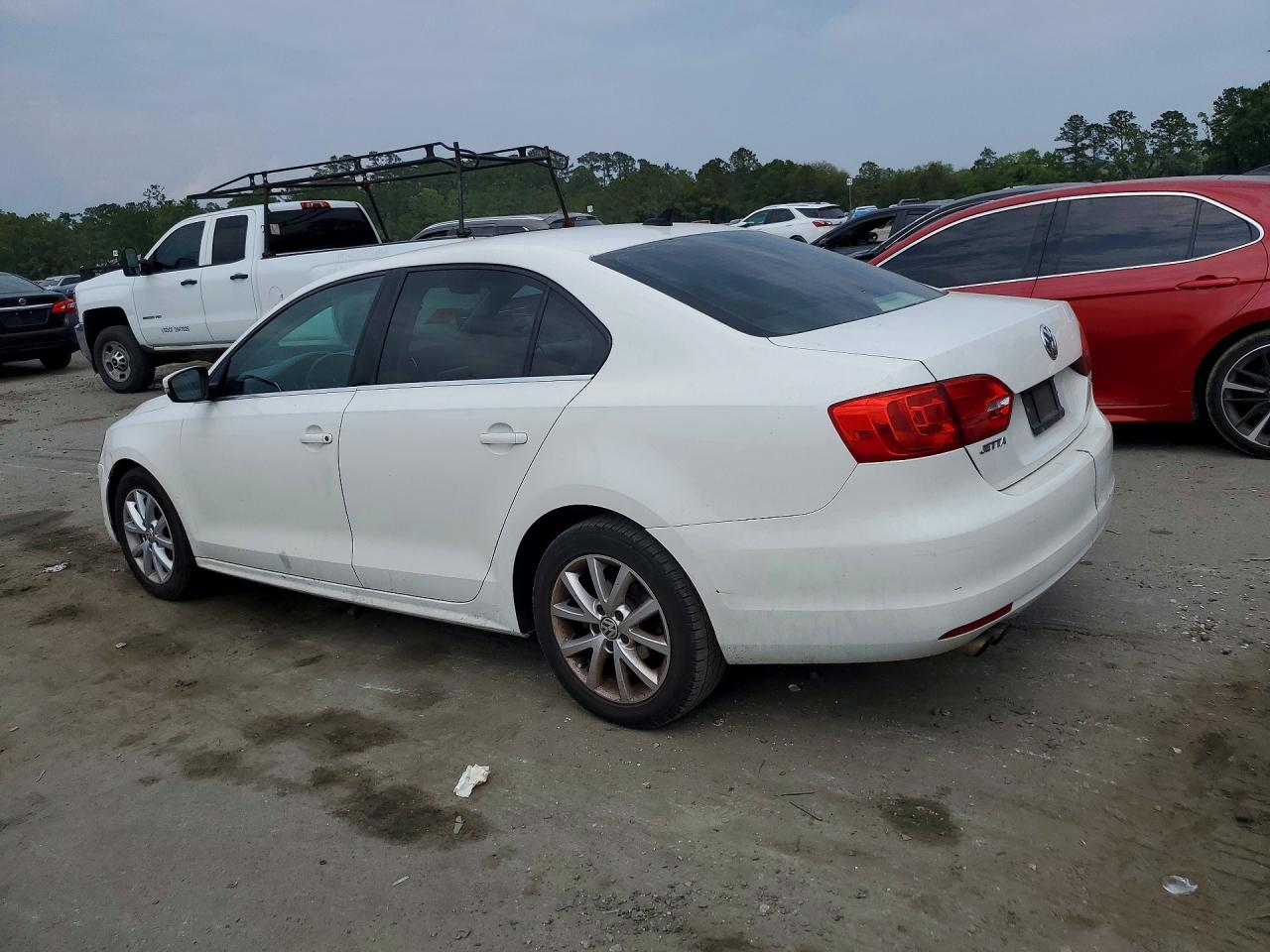 2013 VOLKSWAGEN JETTA SE photo 2