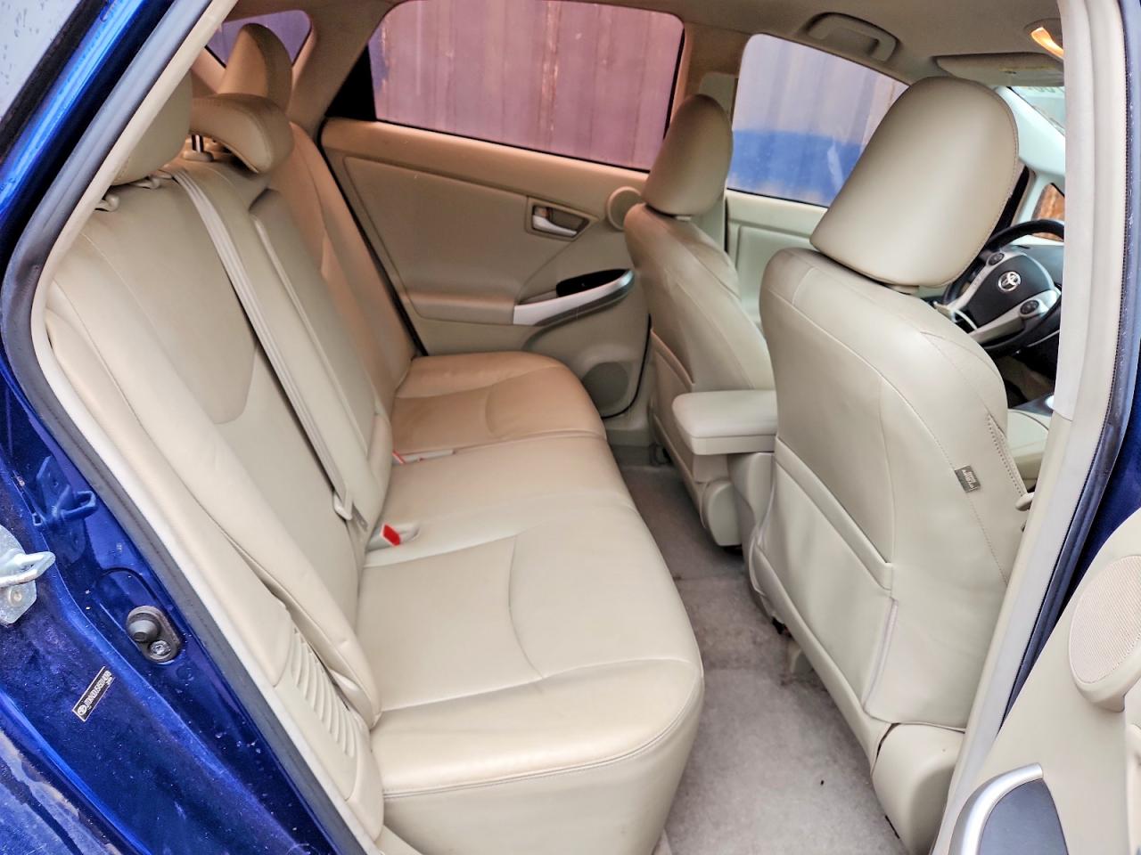 2010 TOYOTA PRIUS V photo 28