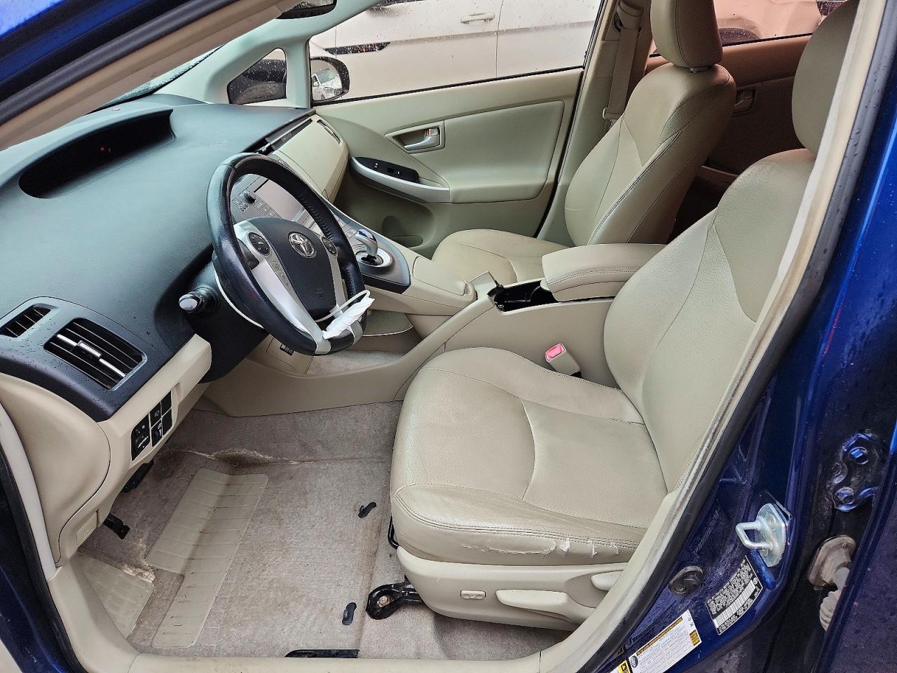 2010 TOYOTA PRIUS V photo 19