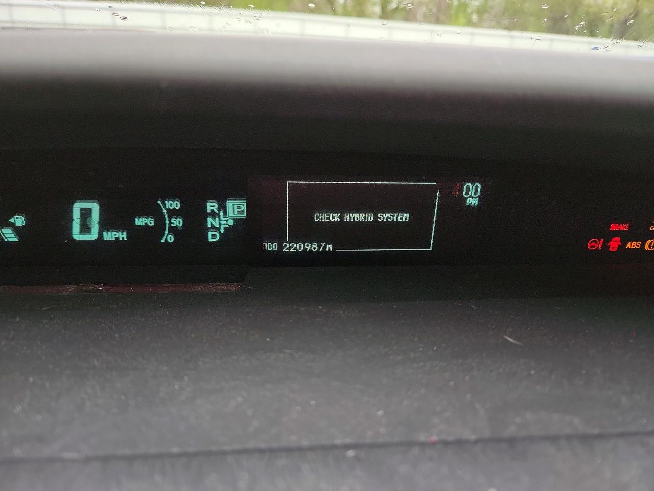2010 TOYOTA PRIUS V photo 25