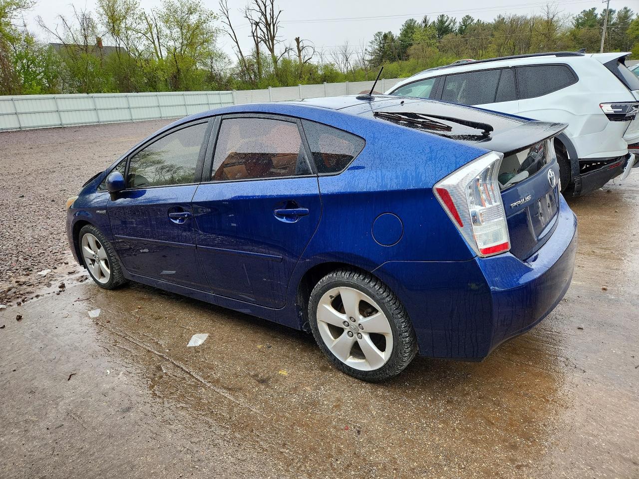 2010 TOYOTA PRIUS V photo 4