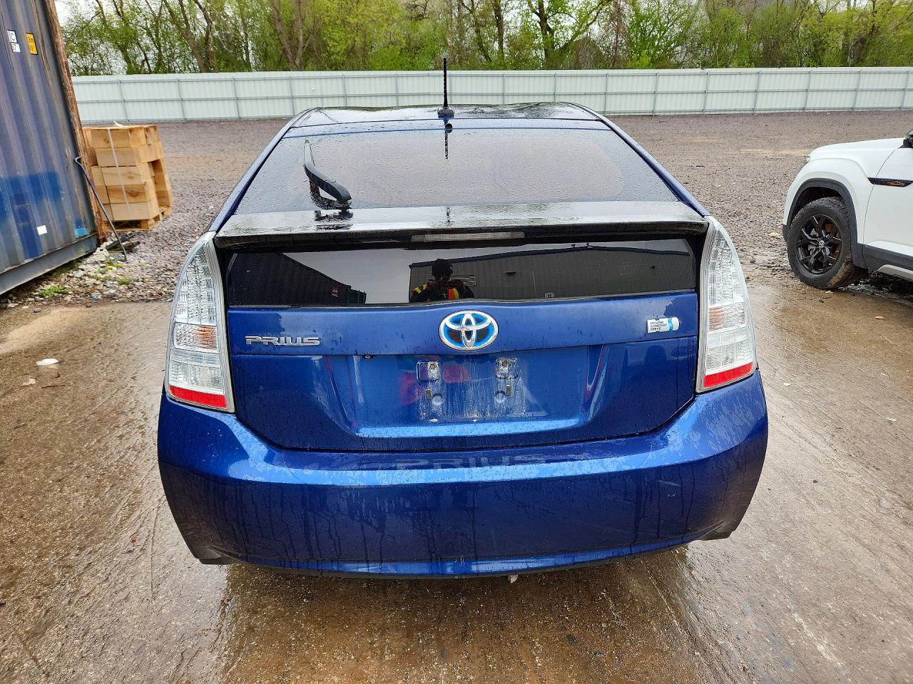 2010 TOYOTA PRIUS V photo 16