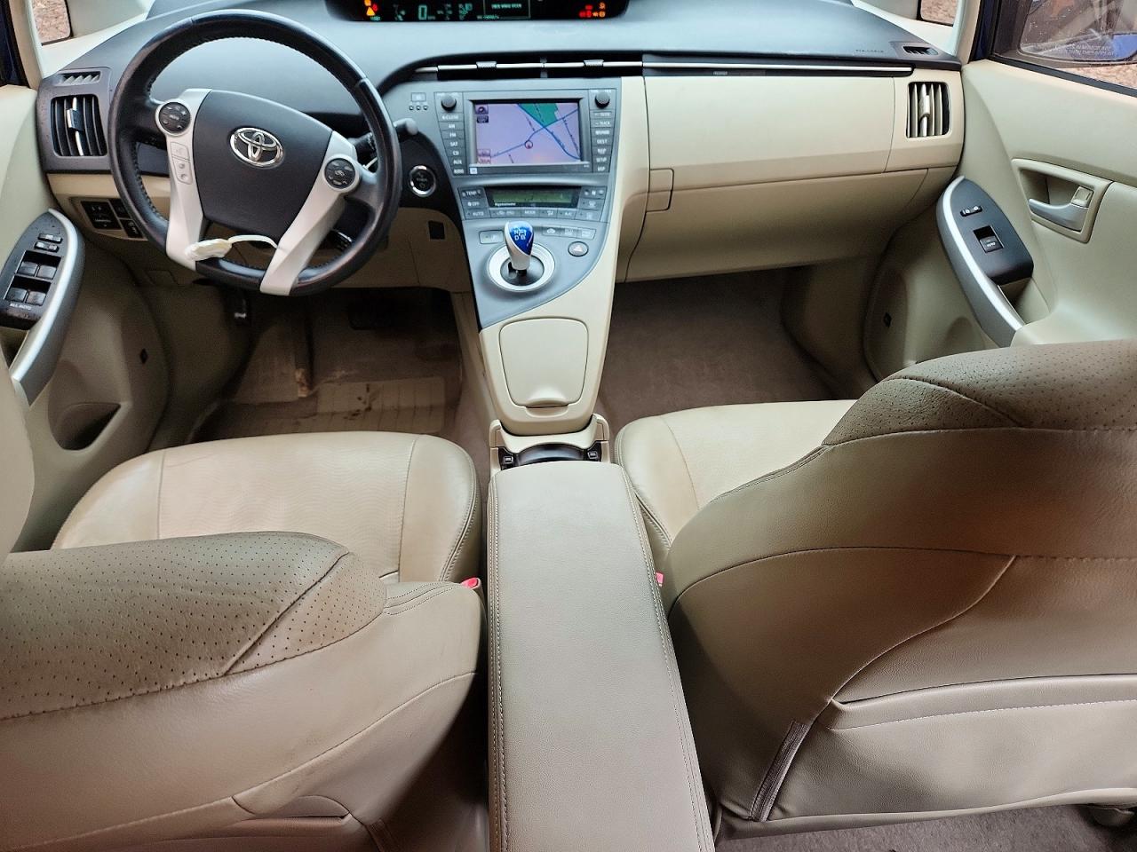 2010 TOYOTA PRIUS V photo 22