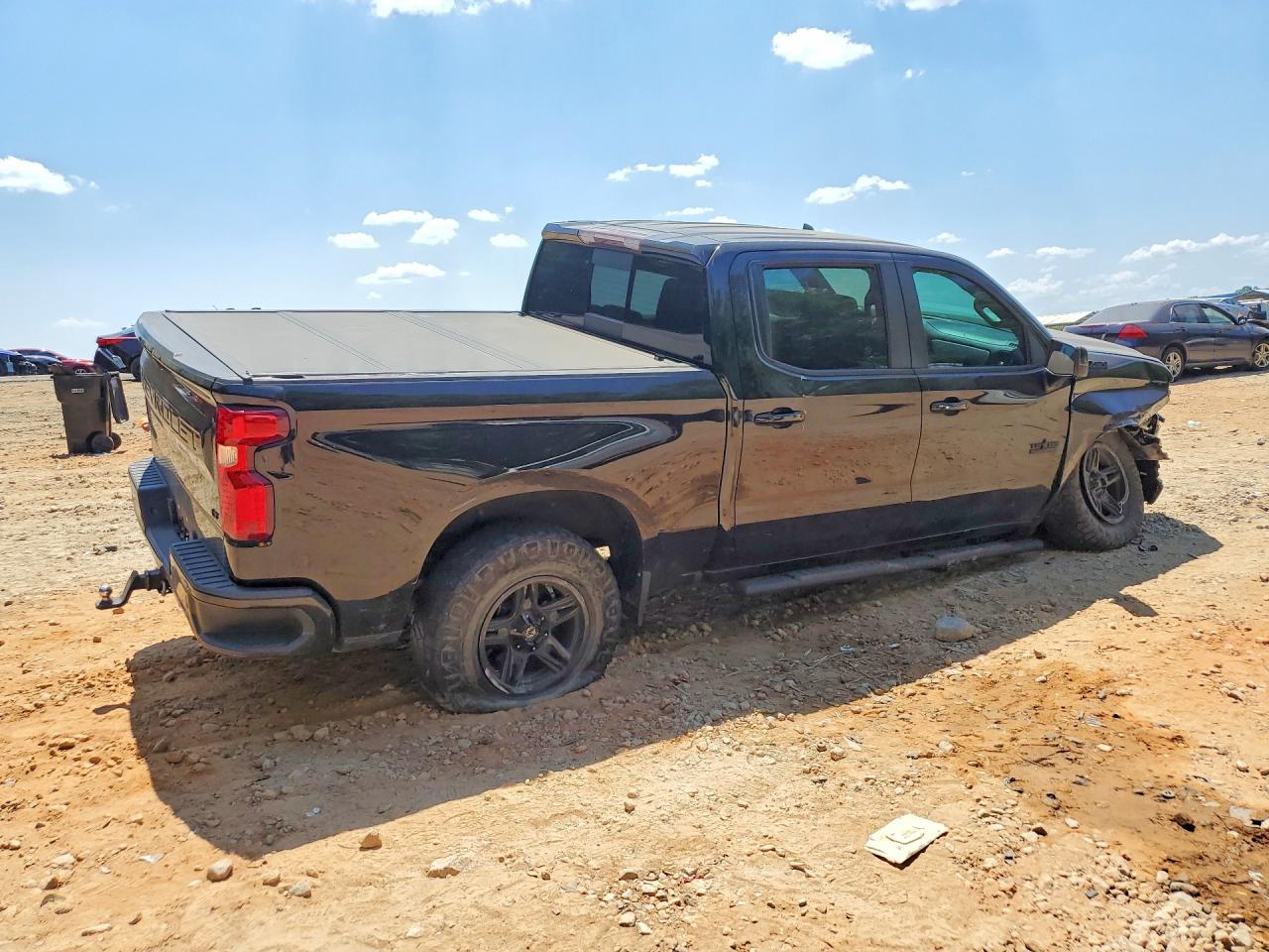 2020 CHEVROLET SILVERADO K1500 LT photo 5