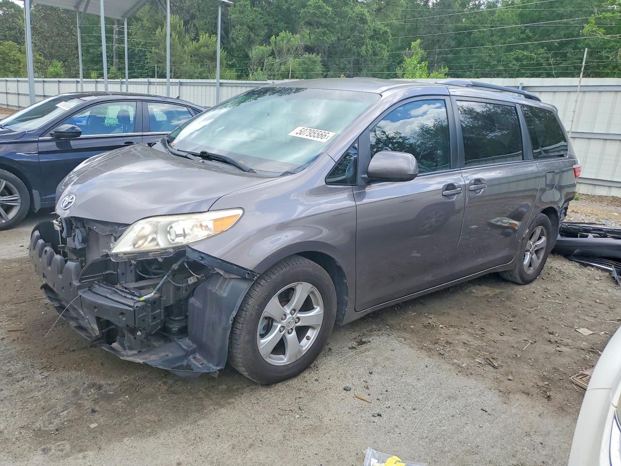 2017 TOYOTA SIENNA