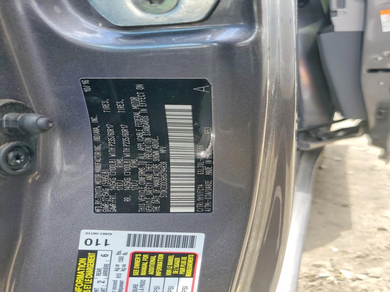 2017 TOYOTA SIENNA LE photo 27