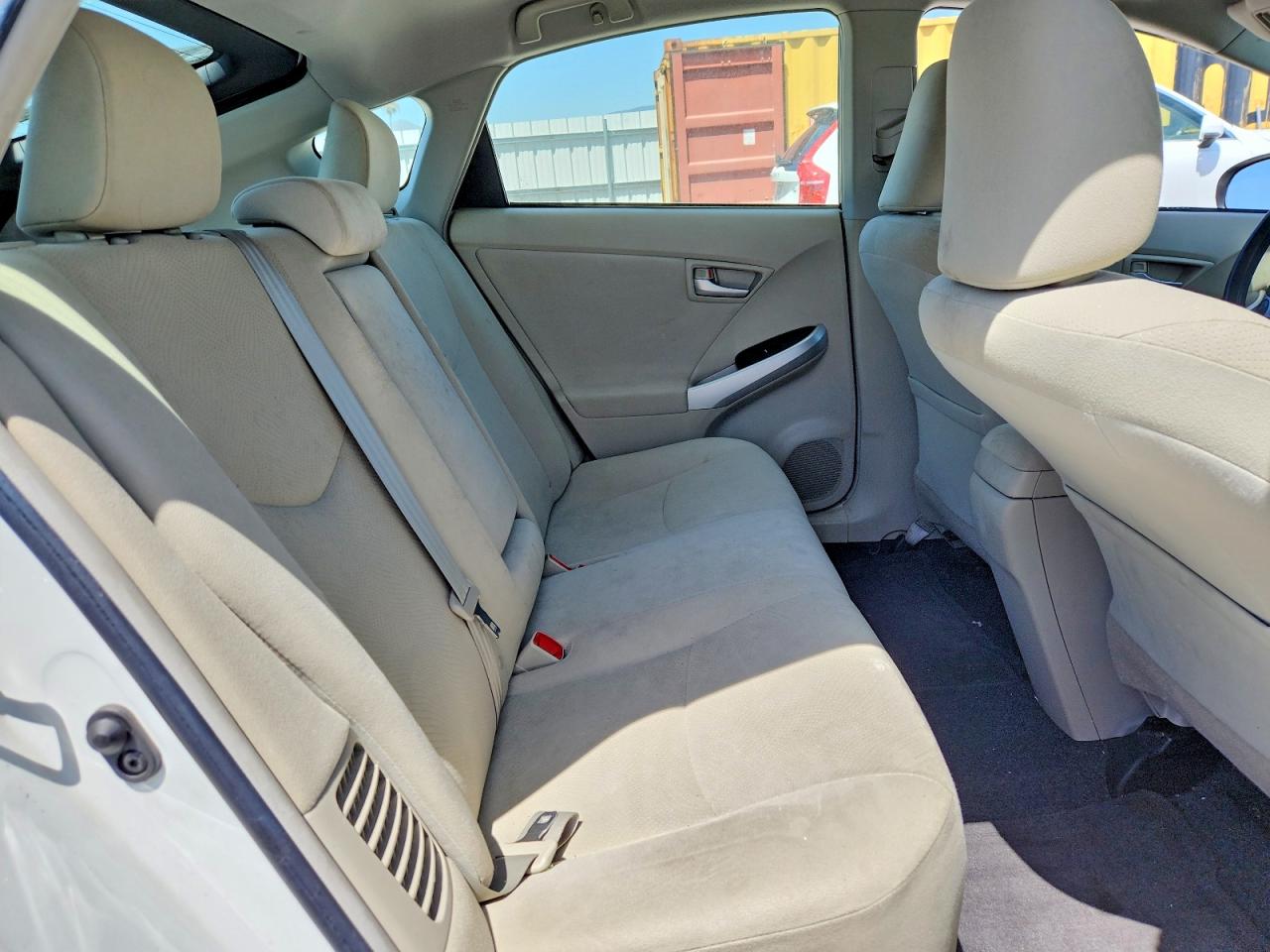 2015 TOYOTA PRIUS TWO photo 28