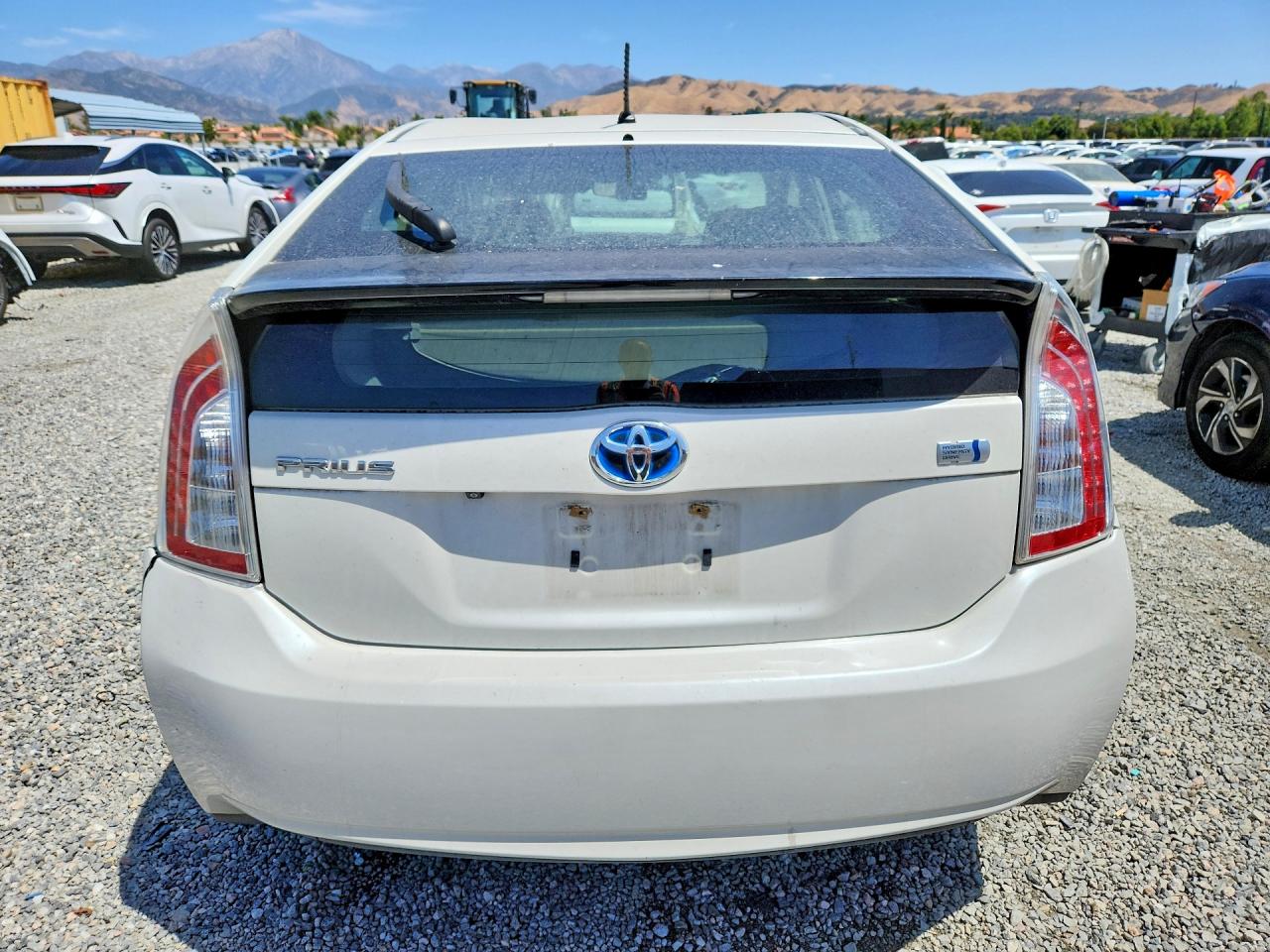 2015 TOYOTA PRIUS TWO photo 16