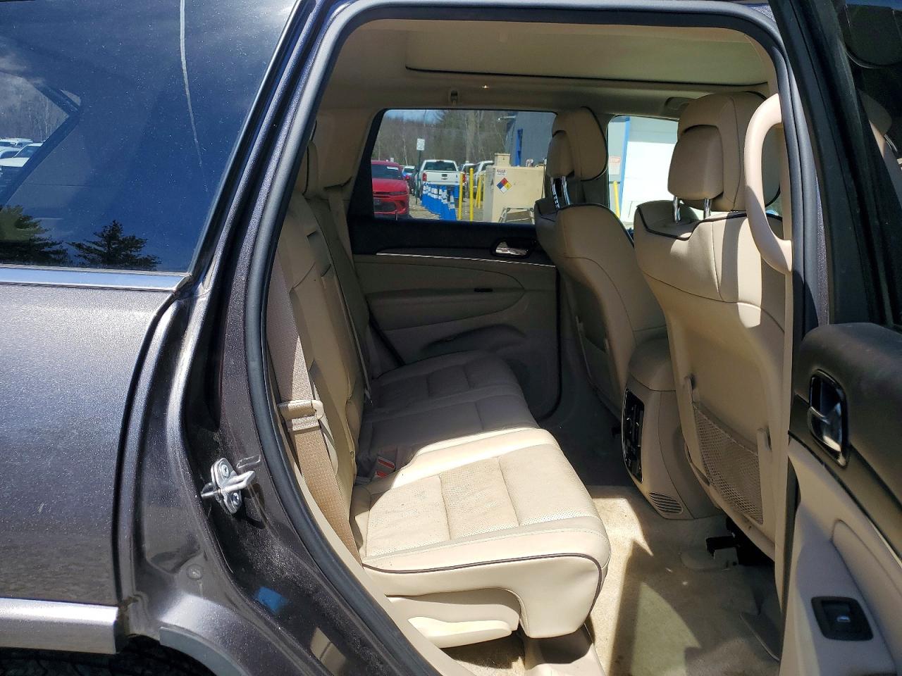 2019 JEEP GRAND CHEROKEE OVERLAND photo 11