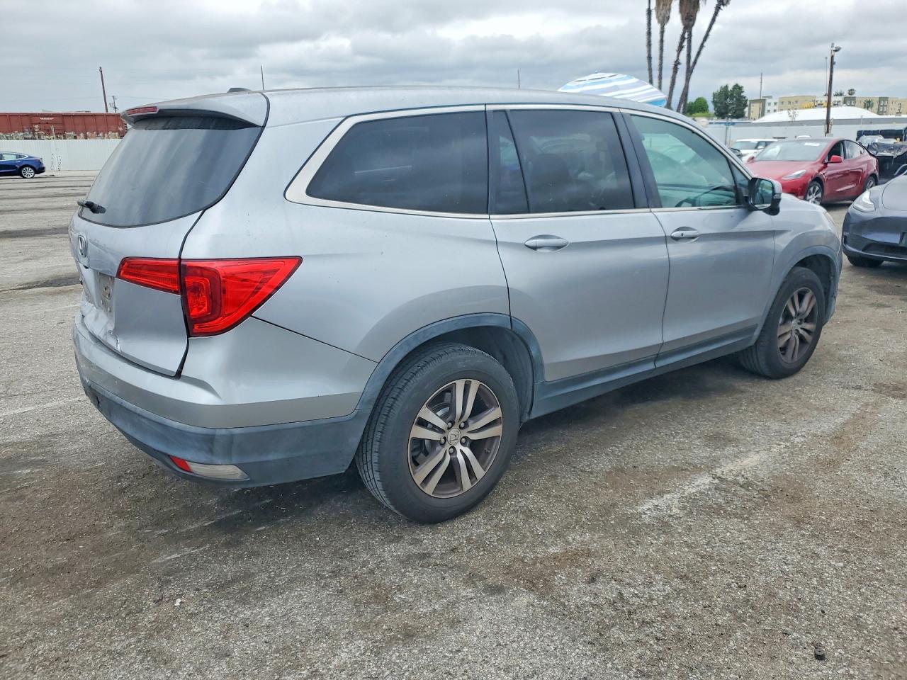 2016 HONDA PILOT EX photo 5