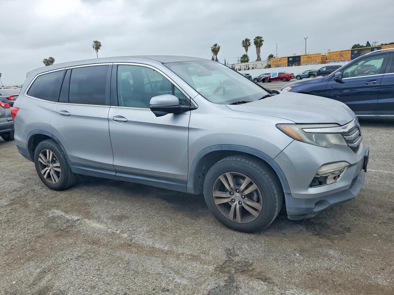 2016 HONDA PILOT EX photo 7