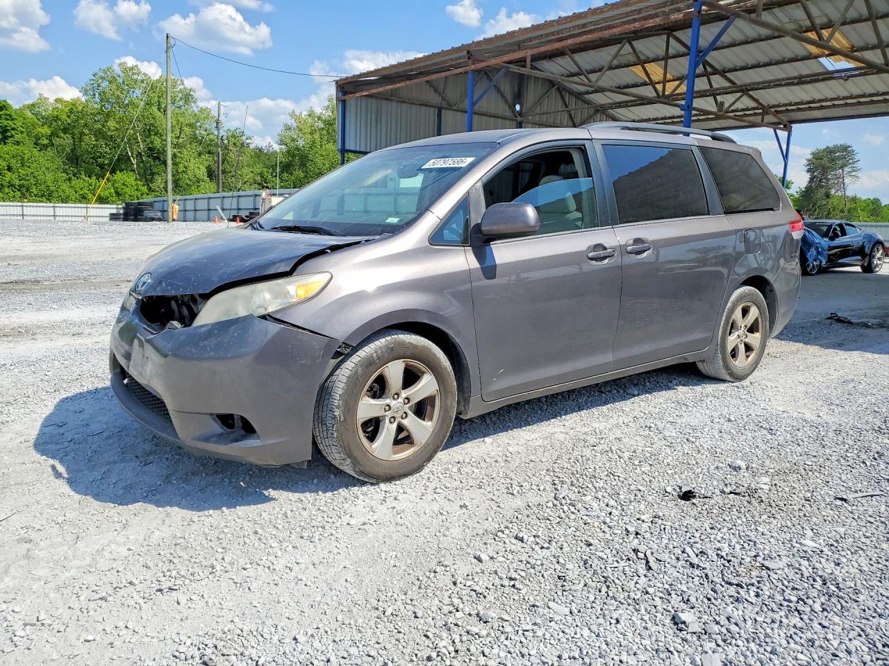 2013 TOYOTA SIENNA