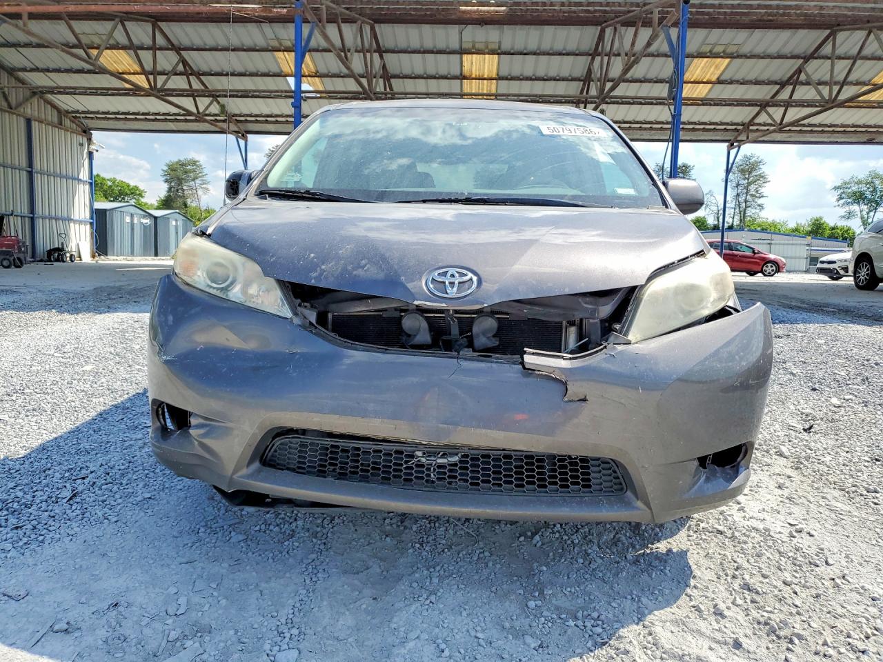 2013 TOYOTA SIENNA LE photo 9