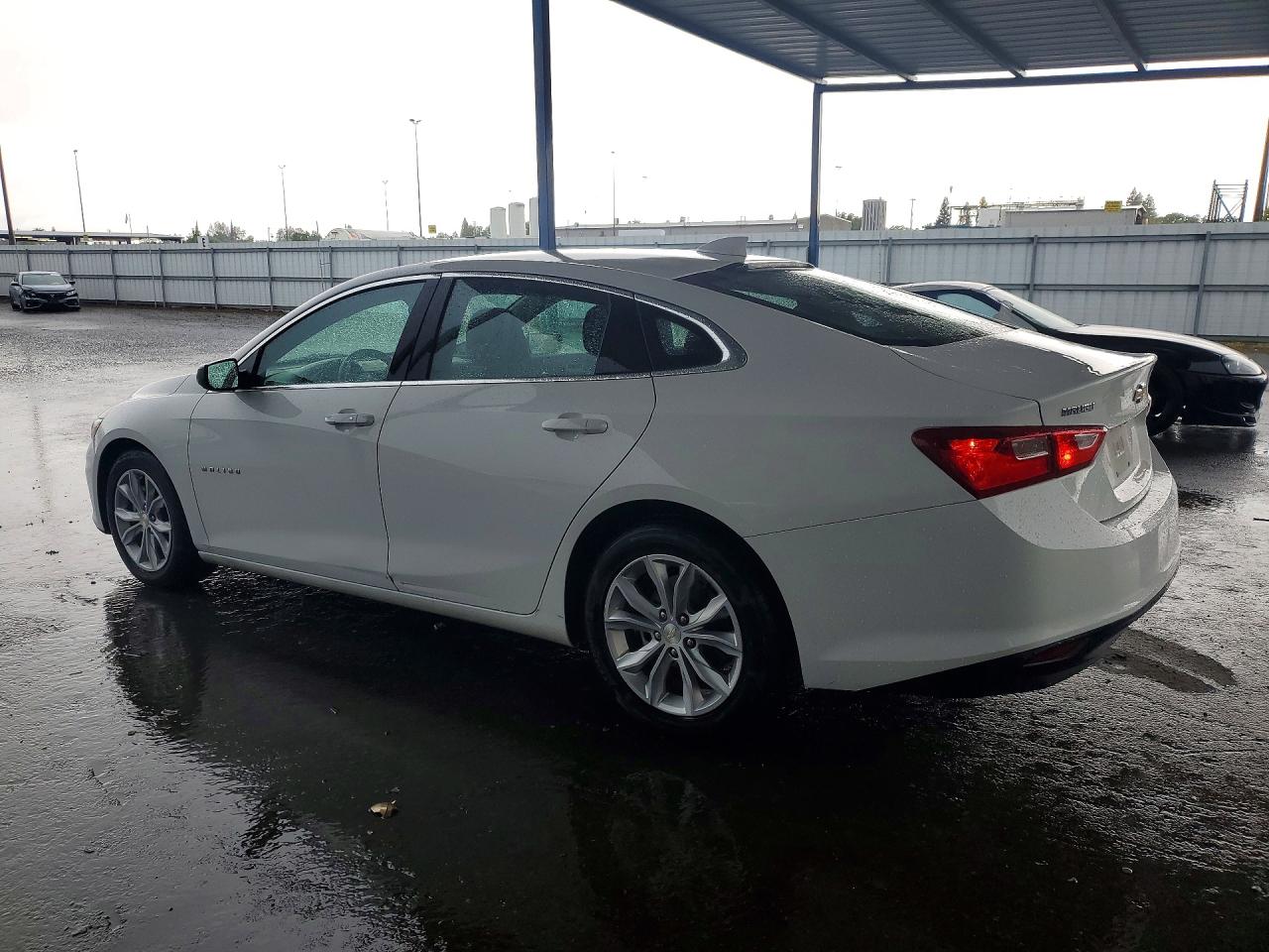 2023 CHEVROLET MALIBU LT photo 4