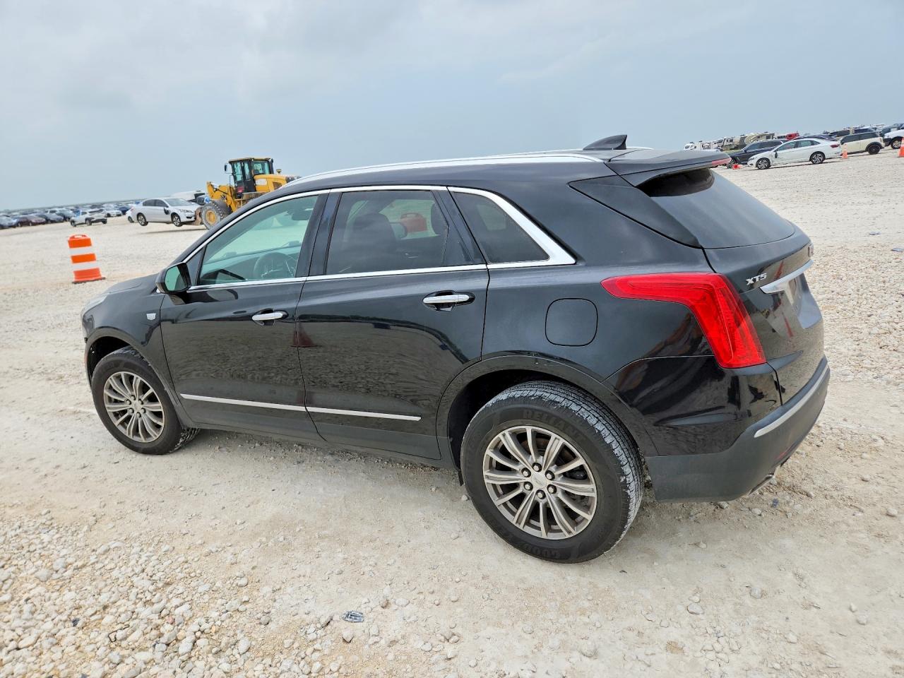 2017 CADILLAC XT5 LUXURY photo 3