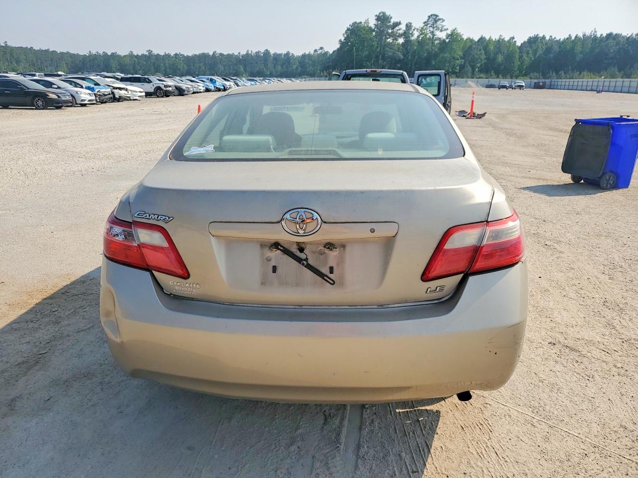 2009 TOYOTA CAMRY LE photo 11