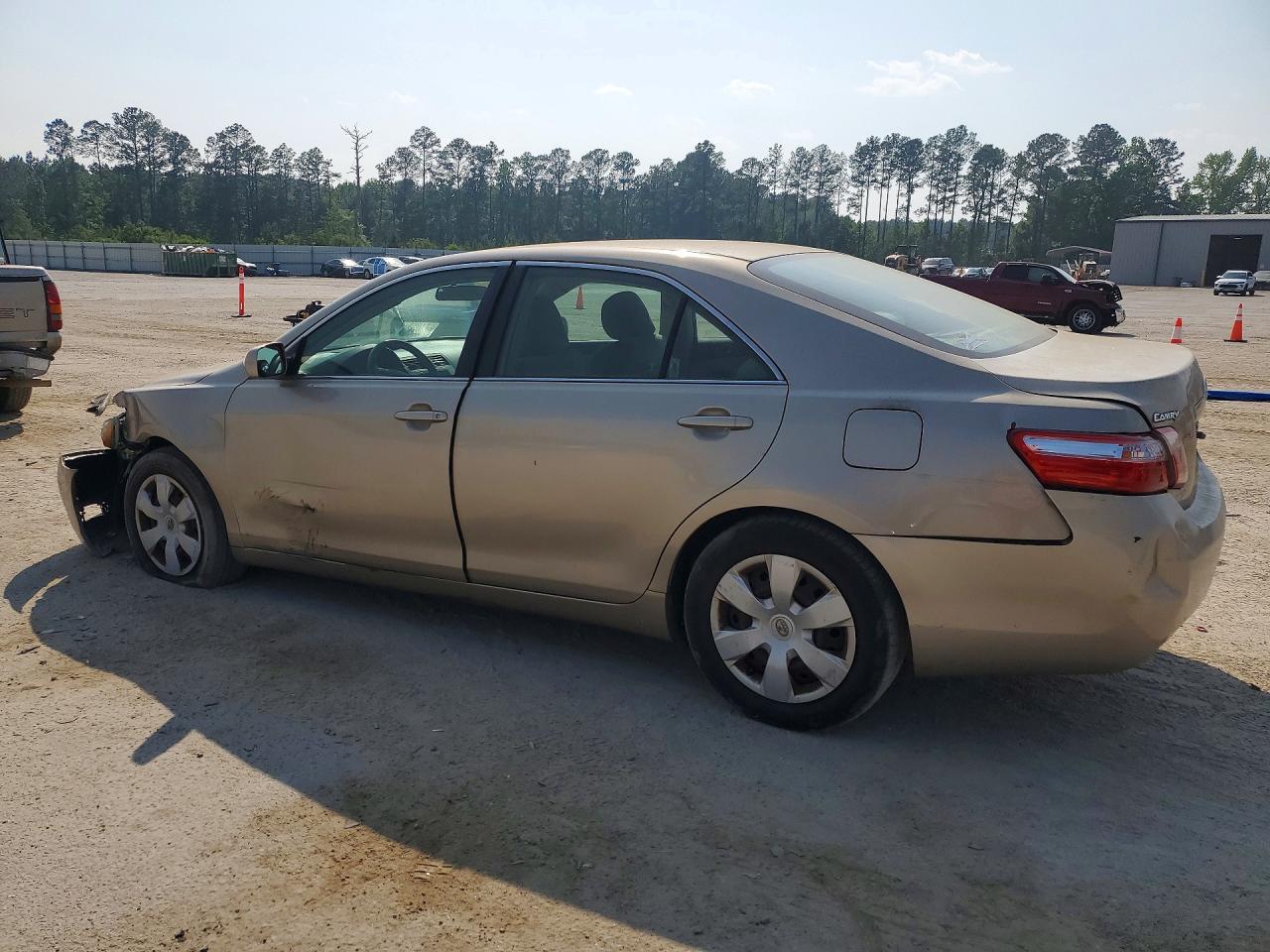 2009 TOYOTA CAMRY LE photo 3