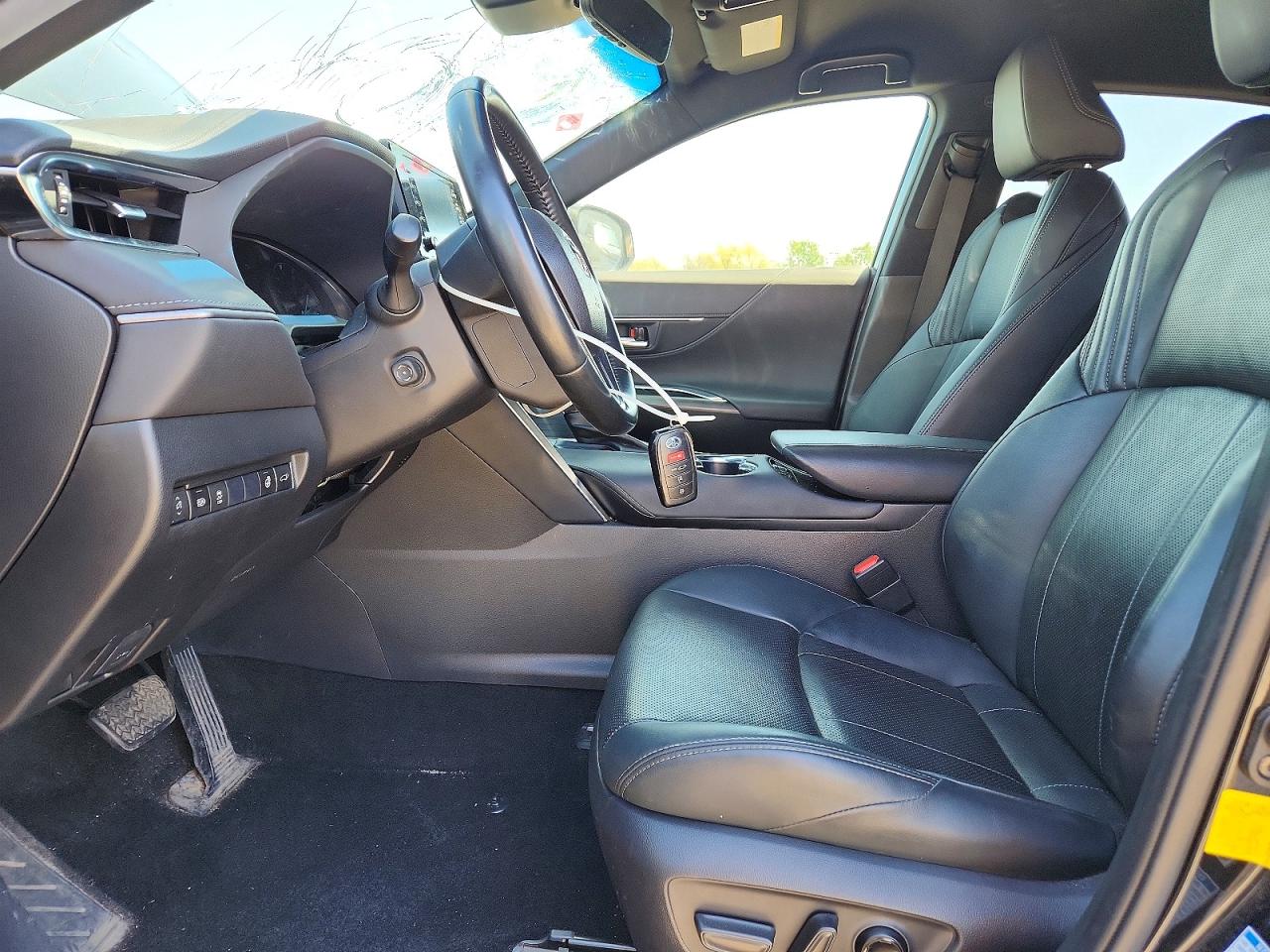 2021 TOYOTA VENZA XLE photo 19