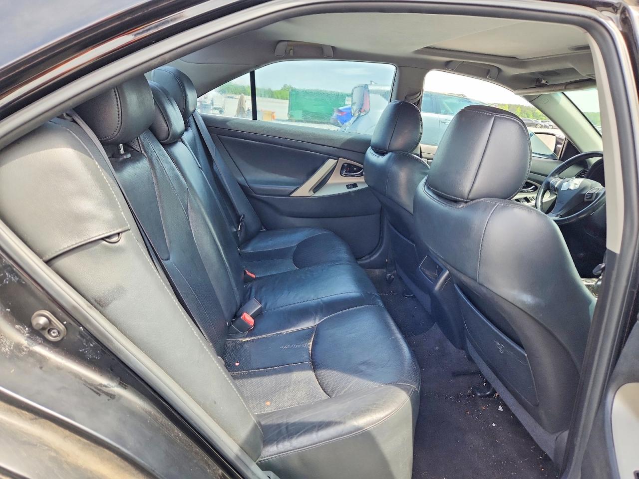 2010 TOYOTA CAMRY SE V6 photo 19