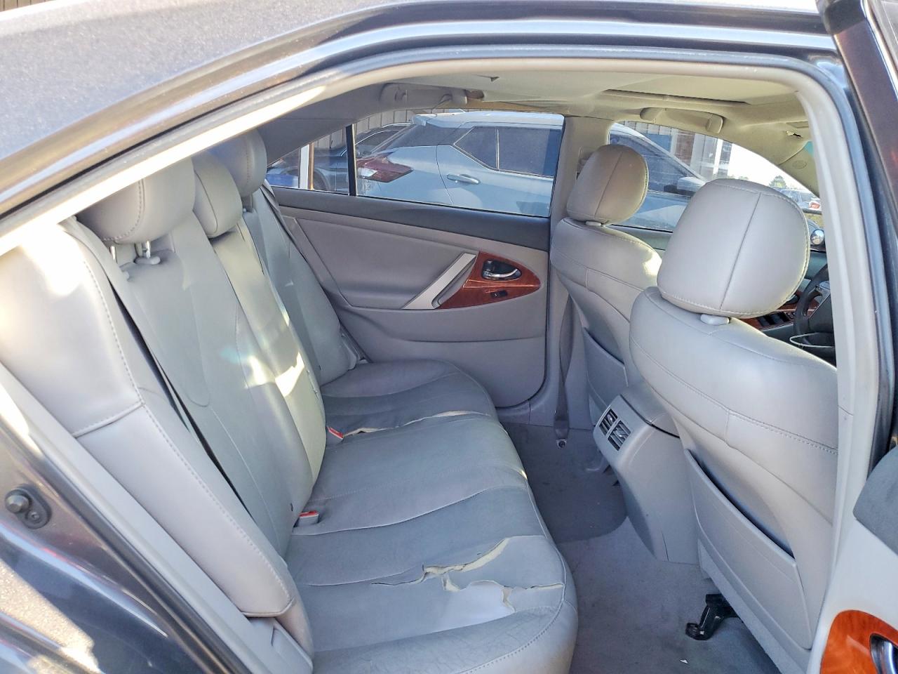2011 TOYOTA CAMRY photo 19