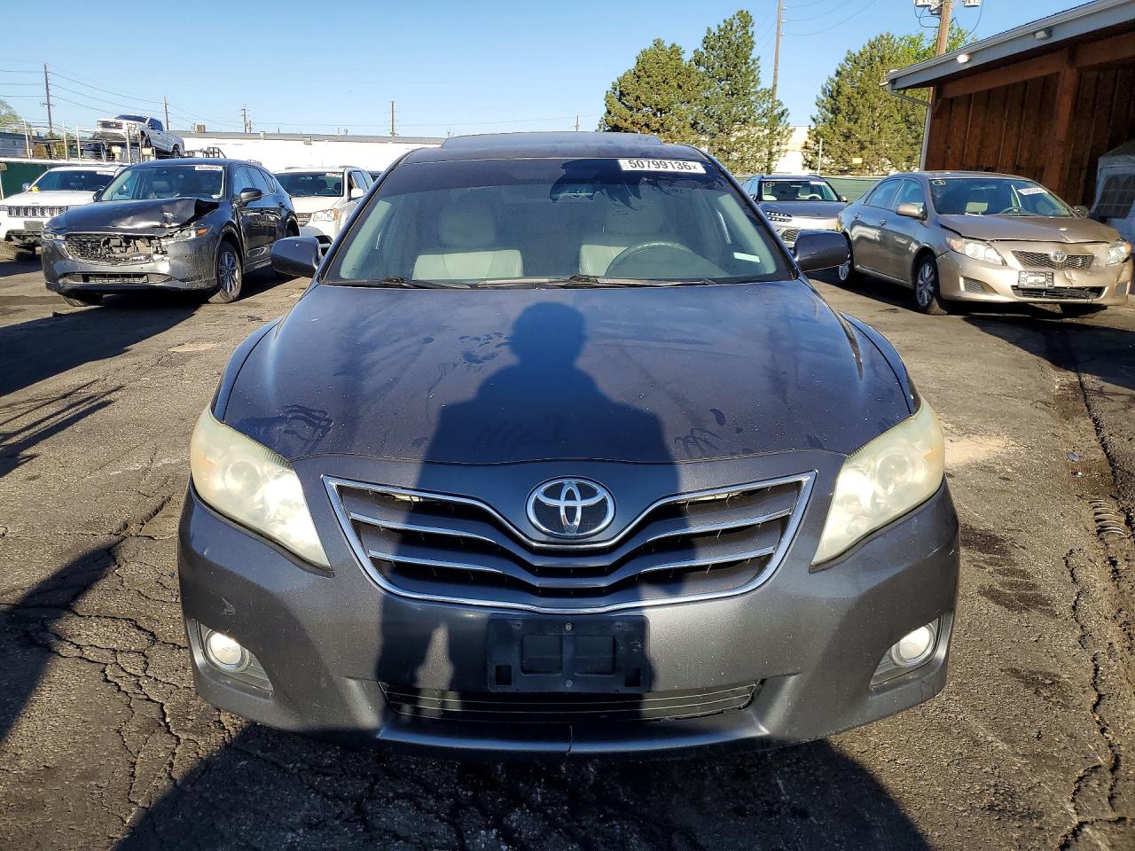 2011 TOYOTA CAMRY photo 9