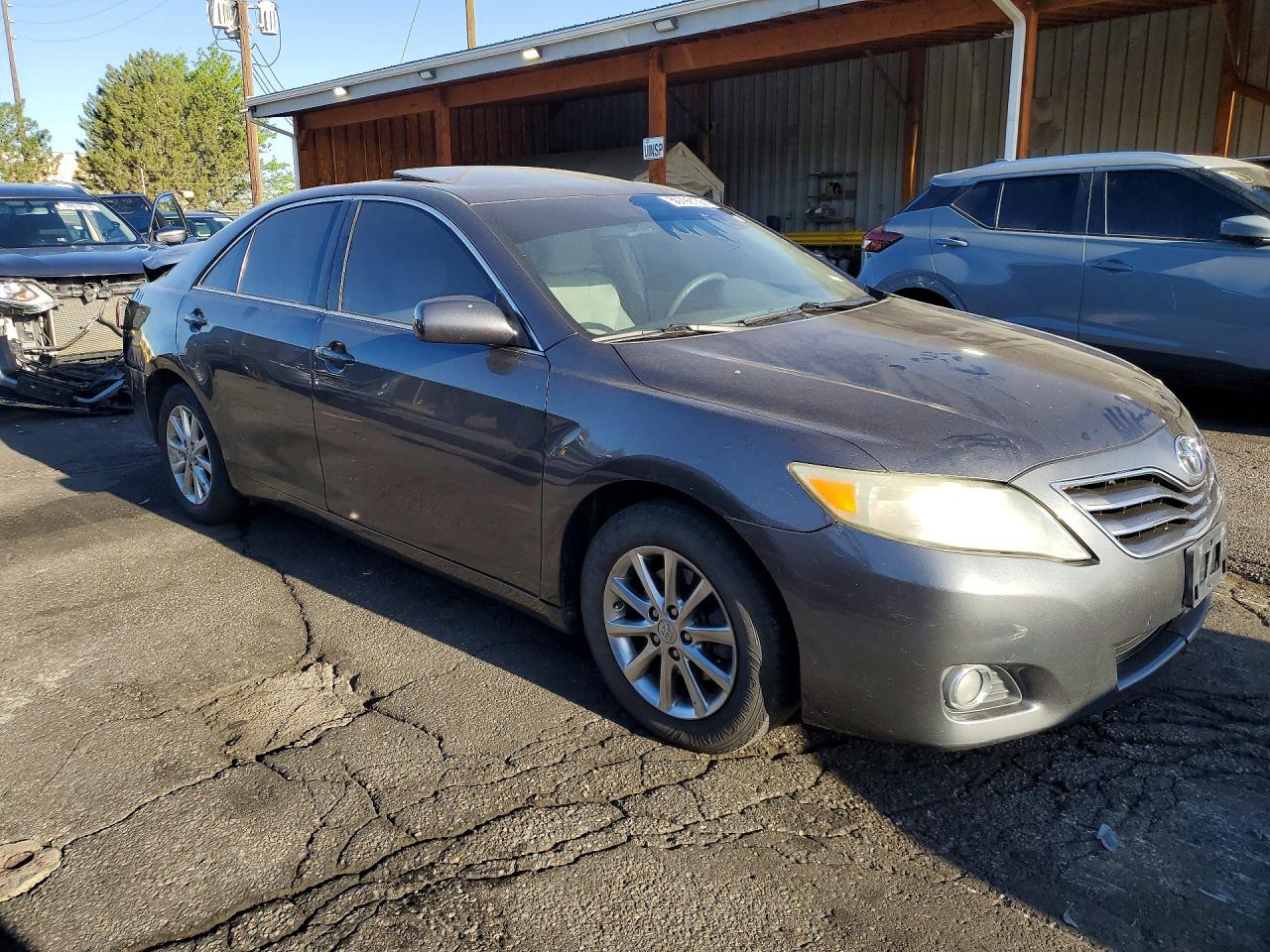 2011 TOYOTA CAMRY photo 7