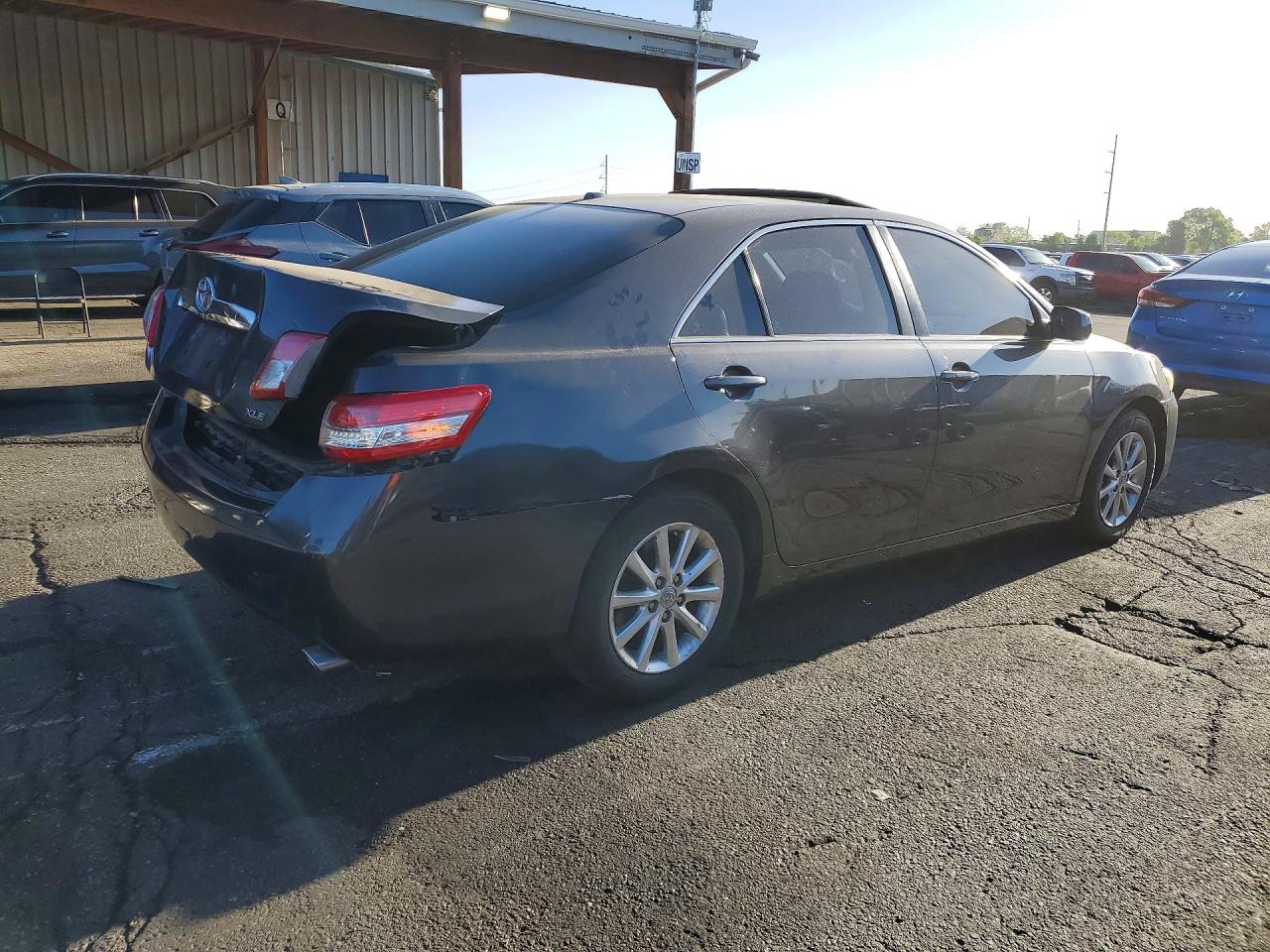 2011 TOYOTA CAMRY photo 5