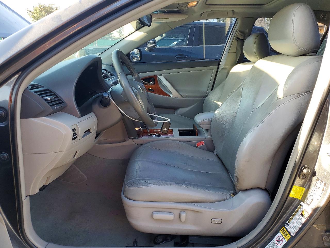 2011 TOYOTA CAMRY photo 13